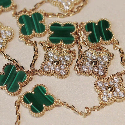 {
  "Bling Jewelrys": "Bling Jewelrys",
  "CLOVER 20 MOTIFS MALACHITE DIAMOND NECKLACE": "KLEEBLATT-HALSKETTE MIT 20 MOTIVEN AUS MALACHIT UND DIAMANTEN"
}