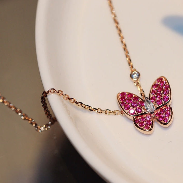 {
  "Bling Jewelrys": "ブリングジュエリー",
  "BUTTERFLY RED DIAMOND ROSE GOLD NECKLACE": "バタフライ レッドダイヤモンド ローズゴールド ネックレス"
}