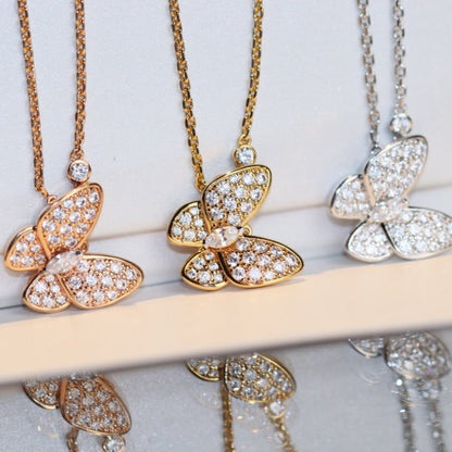 {
  "Bling Jewelrys": "Bling Jewelrys",
  "BUTTERFLY DIAMOND NECKLACE": "SCHMETTERLINGS-DIAMANTHALSKETTE"
}