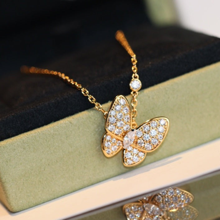 {
  "Bling Jewelrys": "Bling Jewelrys",
  "BUTTERFLY DIAMOND NECKLACE": "SCHMETTERLINGS-DIAMANTHALSKETTE"
}