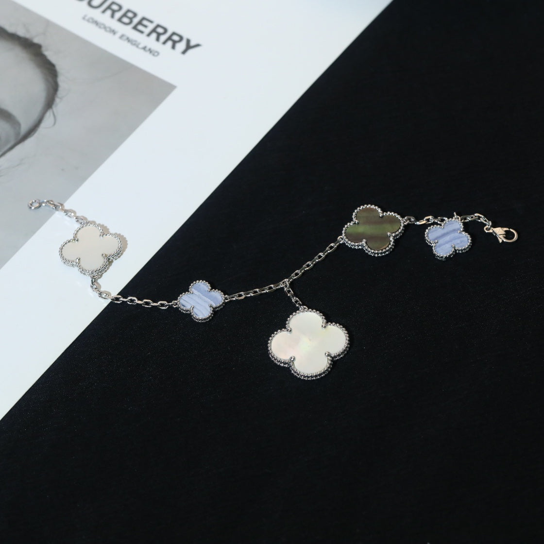 [Bling Jewelrys ]CLOVER BRACELET 5 MOTIFS MOP CHALCEDONY SILVER