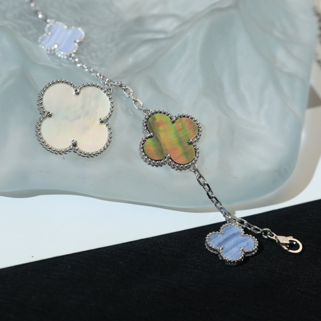 [Bling Jewelrys ]CLOVER BRACELET 5 MOTIFS MOP CHALCEDONY SILVER
