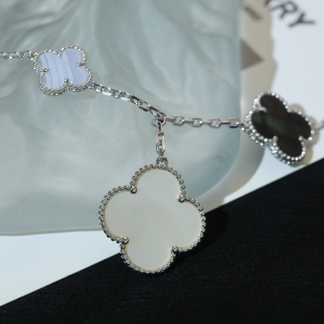 [Bling Jewelrys ]CLOVER BRACELET 5 MOTIFS MOP CHALCEDONY SILVER