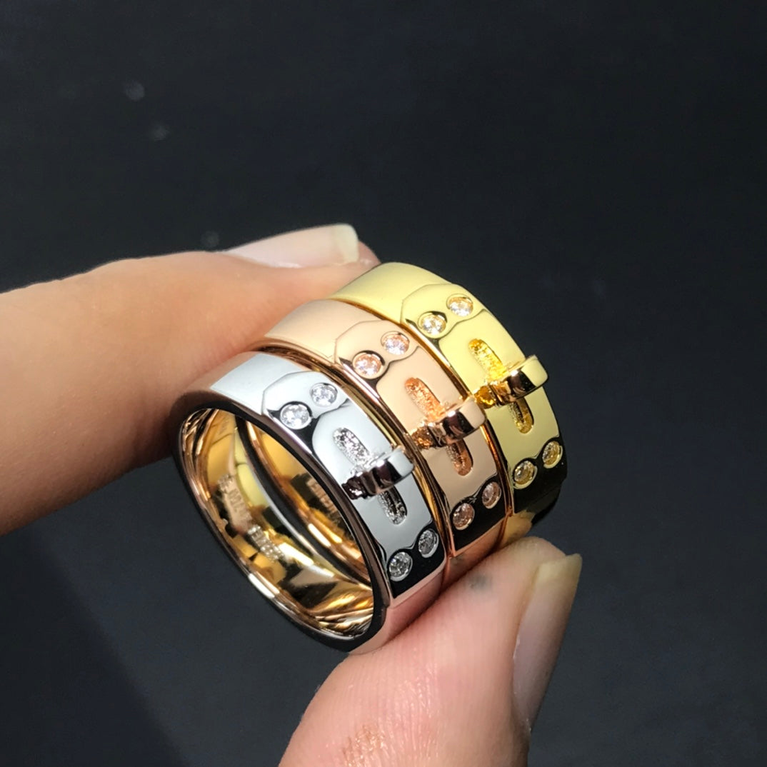 {
  "Bling Jewelrys": "ブリングジュエリー",
  "KELLY MEDIUM RING": "ケリー ミディアム リング"
}