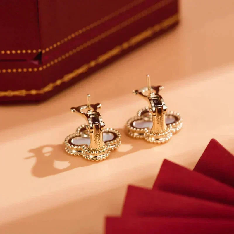[Bling Jewelrys ]CLOVER MEDIUM 1 MOTIFS  WHITE MOP STUD EARRINGS