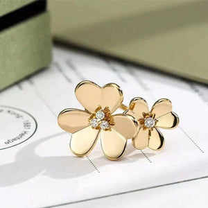 {"Bling Jewelrys": "Bling Jewelrys", "CLOVER COMOS GOLD DIAMOND RING": "KLEEBLATT COMOS GOLD-DIAMANT-RING"}