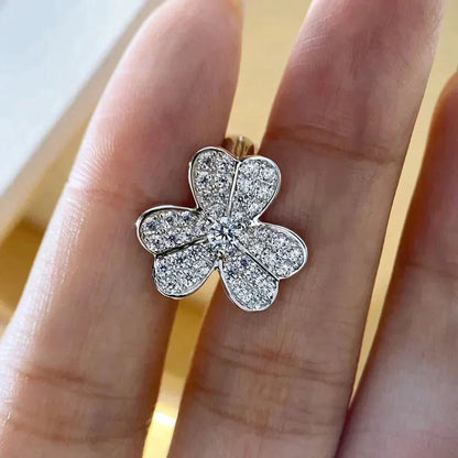 {
"Bling Jewelrys ": "ブリング・ジュエリー",
"CLOVER COMOS DIAMOND EARRINGS SILVER": "クローバー・コスモス・ダイヤモンド・イヤリング・シルバー"
}