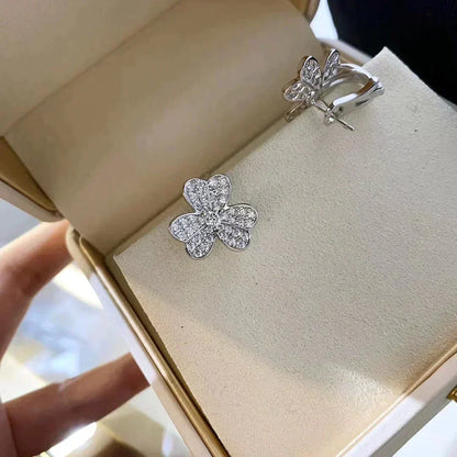 {
"Bling Jewelrys ": "ブリング・ジュエリー",
"CLOVER COMOS DIAMOND EARRINGS SILVER": "クローバー・コスモス・ダイヤモンド・イヤリング・シルバー"
}