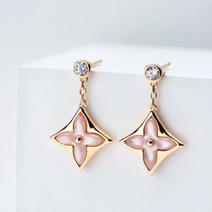 [Bling Jewelrys] DOPPEL-STERN-OHRHÄNGER AUS ROSÉGOLD MIT MUTTERPERLE