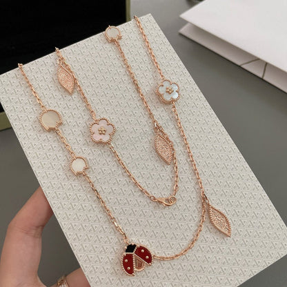 {"Bling Jewelrys": "Bling Jewelrys", "LUCKY SPRING 15 MOTIFS ROSE GOLD NECKLACE": "LUCKY SPRING HALSKETTE MIT 15 MOTIVEN IN ROSÉGOLD"}