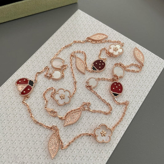 {"Bling Jewelrys": "Bling Jewelrys", "LUCKY SPRING 15 MOTIFS ROSE GOLD NECKLACE": "LUCKY SPRING HALSKETTE MIT 15 MOTIVEN IN ROSÉGOLD"}