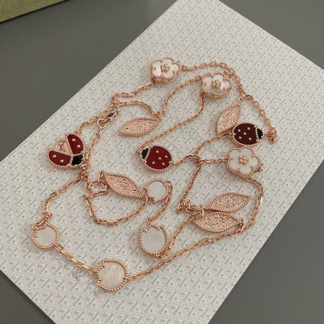 {"Bling Jewelrys": "Bling Jewelrys", "LUCKY SPRING 15 MOTIFS ROSE GOLD NECKLACE": "LUCKY SPRING HALSKETTE MIT 15 MOTIVEN IN ROSÉGOLD"}