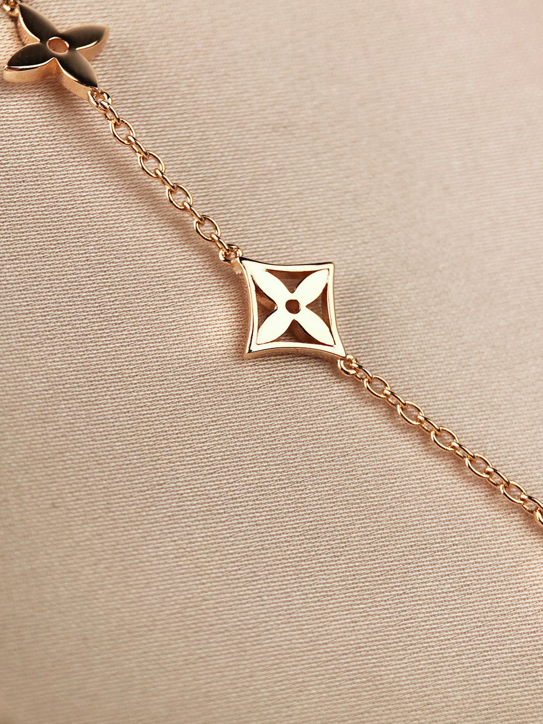 [Bling Jewelrys ]STAR AND SUN 7 MOTIFS GOLD BRACELET