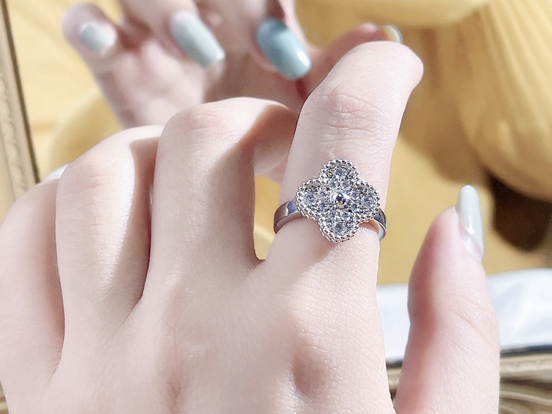 [Bling Jewelrys ]クローバーダイヤモンドリング