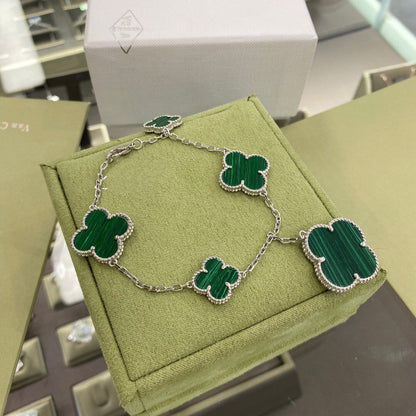 {
"Bling Jewelrys": "Bling Jewelrys",
"CLOVER 5 MOTIFS SIVLER MALACHITE BRACELET": "KLEEBLATT 5 MOTIVE SILBER MALACHIT ARMBAND"
}