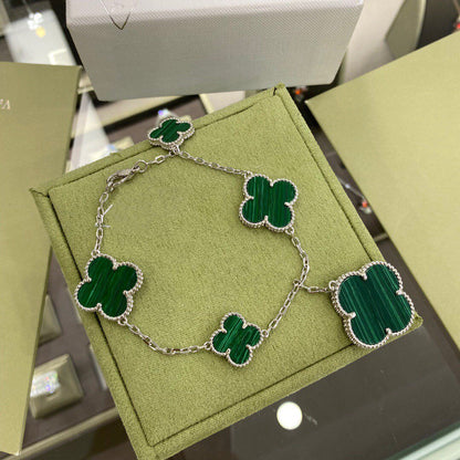 {
"Bling Jewelrys": "Bling Jewelrys",
"CLOVER 5 MOTIFS SIVLER MALACHITE BRACELET": "KLEEBLATT 5 MOTIVE SILBER MALACHIT ARMBAND"
}