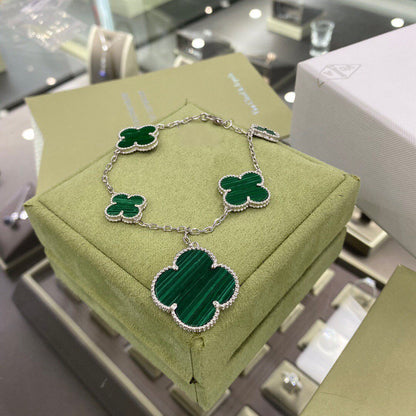 {
"Bling Jewelrys": "Bling Jewelrys",
"CLOVER 5 MOTIFS SIVLER MALACHITE BRACELET": "KLEEBLATT 5 MOTIVE SILBER MALACHIT ARMBAND"
}
