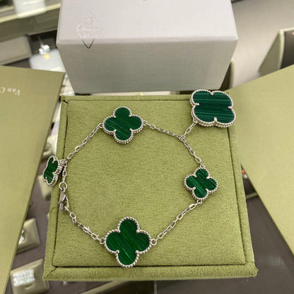 {
"Bling Jewelrys": "Bling Jewelrys",
"CLOVER 5 MOTIFS SIVLER MALACHITE BRACELET": "KLEEBLATT 5 MOTIVE SILBER MALACHIT ARMBAND"
}