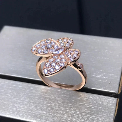 {
  "Bling Jewelrys": "Bling Jewelry",
  "BUTTERFLY PINK GOLD DIAMOND RING": "SCHMETTERLINGS-RING AUS ROSÉGOLD MIT DIAMANTEN"
}