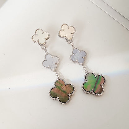 {
"Bling Jewelrys ": "ブリング・ジュエリー",
"CLOVER 3 MOTIFS CHALCEDONY DARK MOP SILVER EARRINGS": "クローバー 3モチーフ カルセドニー ダークマザーオブパール シルバーピアス"
}