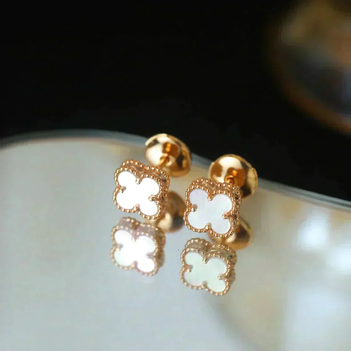 [Bling Jewelrys ]CLOVER MINI 9.5MM WHITE MOP EARRINGS