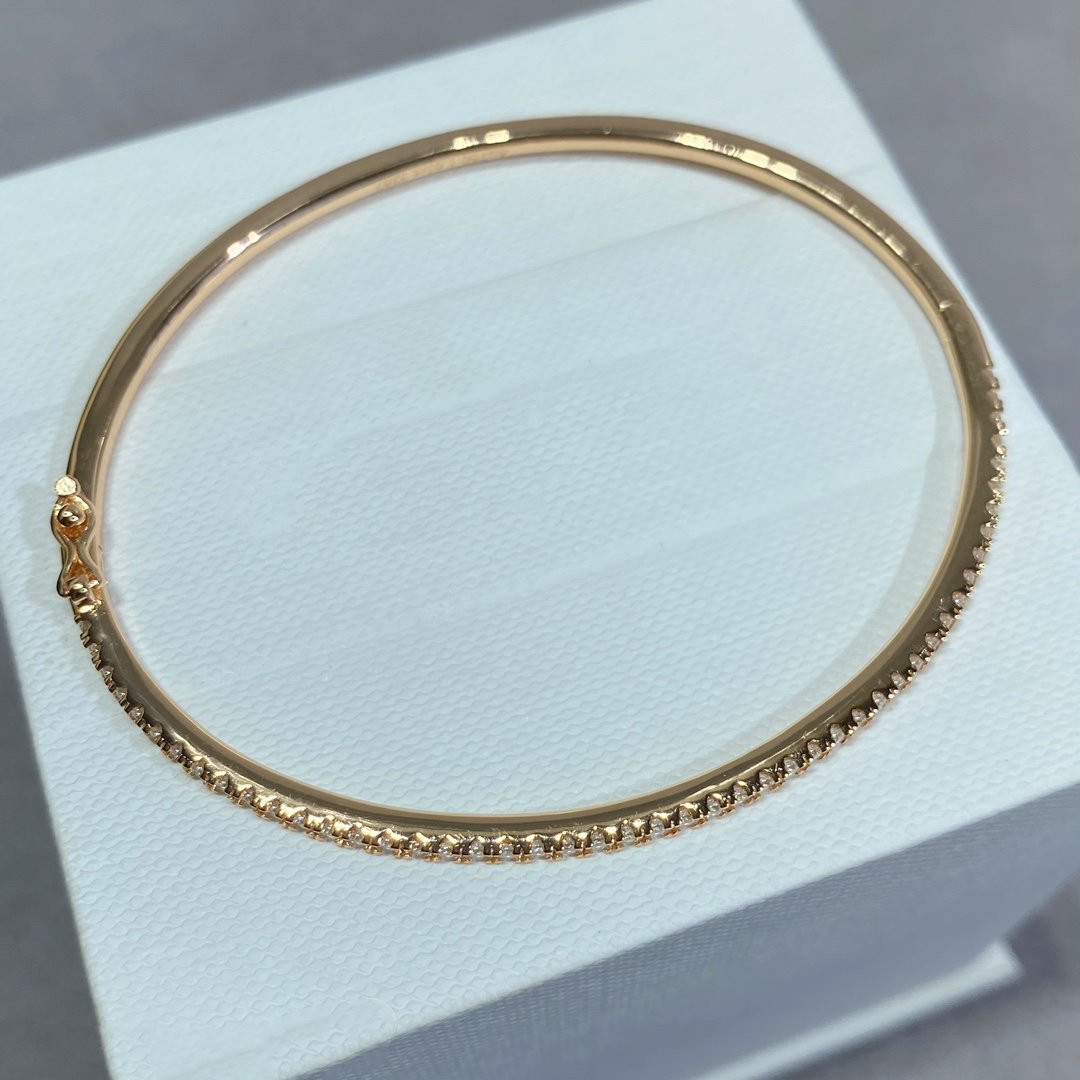 {
  "Bling Jewelrys": "Bling Jewelry",
  "MINI DIAMOND TENNIS BRACELET": "MINI-DIAMANT-TENNISARMBAND"
}