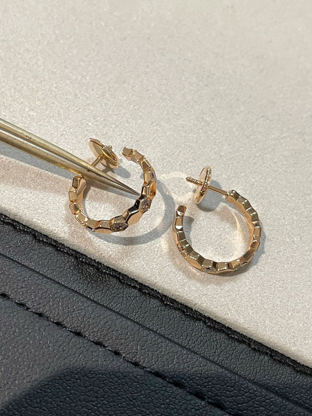 [Bling Jewelry] Ohrringe in Kleeblatt-Blumenform mit durchbrochenem Design