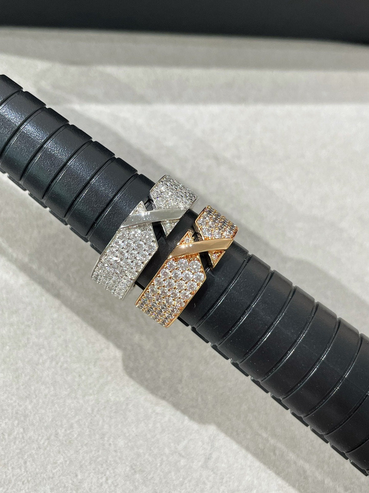 [Bling Jewelrys ]LIENS EVIDENCE  DIAMOND PAVED RING