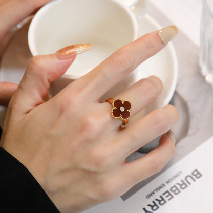 {
  "Bling Jewelrys": "Bling Jewelrys",
  "CLOVER CARNELIAN RING ROSE GOLD DIAMOND": "KLEEBLATT KARNEL RING ROSÉGOLD DIAMANT"
}