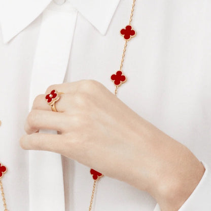 {
  "Bling Jewelrys": "Bling Jewelrys",
  "CLOVER CARNELIAN RING ROSE GOLD DIAMOND": "KLEEBLATT KARNEL RING ROSÉGOLD DIAMANT"
}