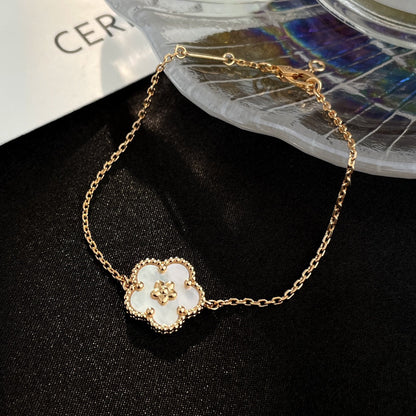 {
"Bling Jewelrys ": "Bling Jewelrys ",
"LUCKY SPRING ROSE GOLD MOP BRACELET": "GLÜCKS-FRÜHLINGSARMBAND ROSÉGOLD PERLMUTT"
}