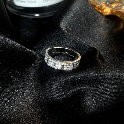{
  "Bling Jewelrys ": "ブリングジュエリー",
  "KELLY SILVER DIAMOND RING": "ケリー シルバー ダイヤモンド リング"
}