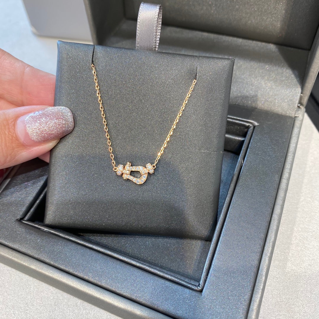 {
"Bling Jewelrys ": "ブリング・ジュエリー",
"FORCE 10 DIAMOND PINK GOLD NECKLACE MINI MODEL": "フォース10 ダイヤモンド ピンクゴールド ネックレス ミニモデル"
}