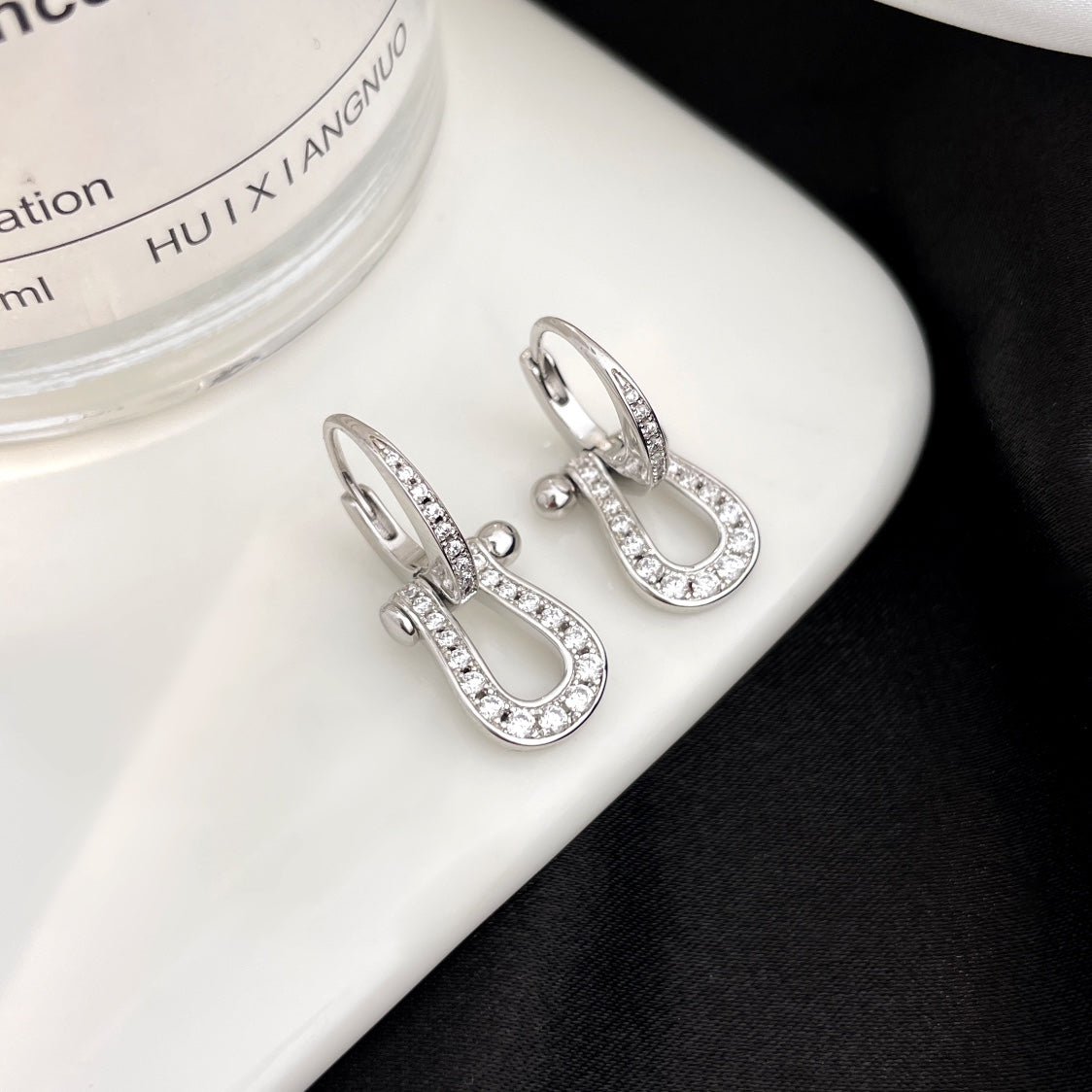 {
  "Bling Jewelrys": "Bling Jewelrys",
  "FORCE 10 FULL DIAMOND DROP EARRINGS MEDIUM MODEL": "FORCE 10 OHRHÄNGER MIT VOLLBESATZ AUS DIAMANTEN, MITTLERES MODELL"
}