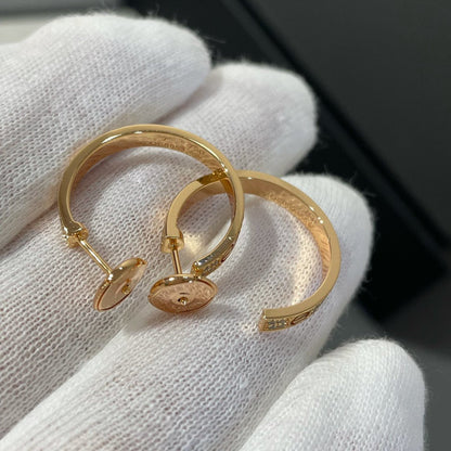 {"Bling Jewelrys": "Bling Jewelrys", "LOVE DIAMOND PINK GOLD HOOP EARRINGS": "LOVE DIAMANT CREOLEN IN ROSÉGOLD"}