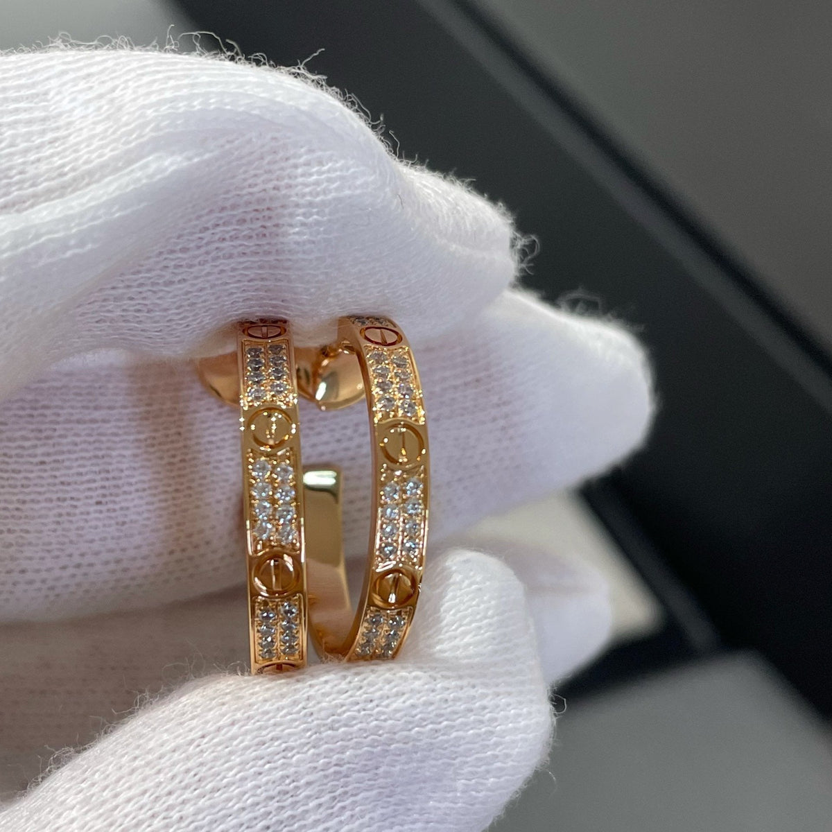 {"Bling Jewelrys": "Bling Jewelrys", "LOVE DIAMOND PINK GOLD HOOP EARRINGS": "LOVE DIAMANT CREOLEN IN ROSÉGOLD"}