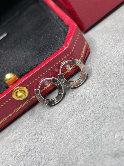 {
"Bling Jewelrys ": "ブリングジュエリー",
"LOVE MINI EARRINGS": "ラブ・ミニ・イヤリング"
}