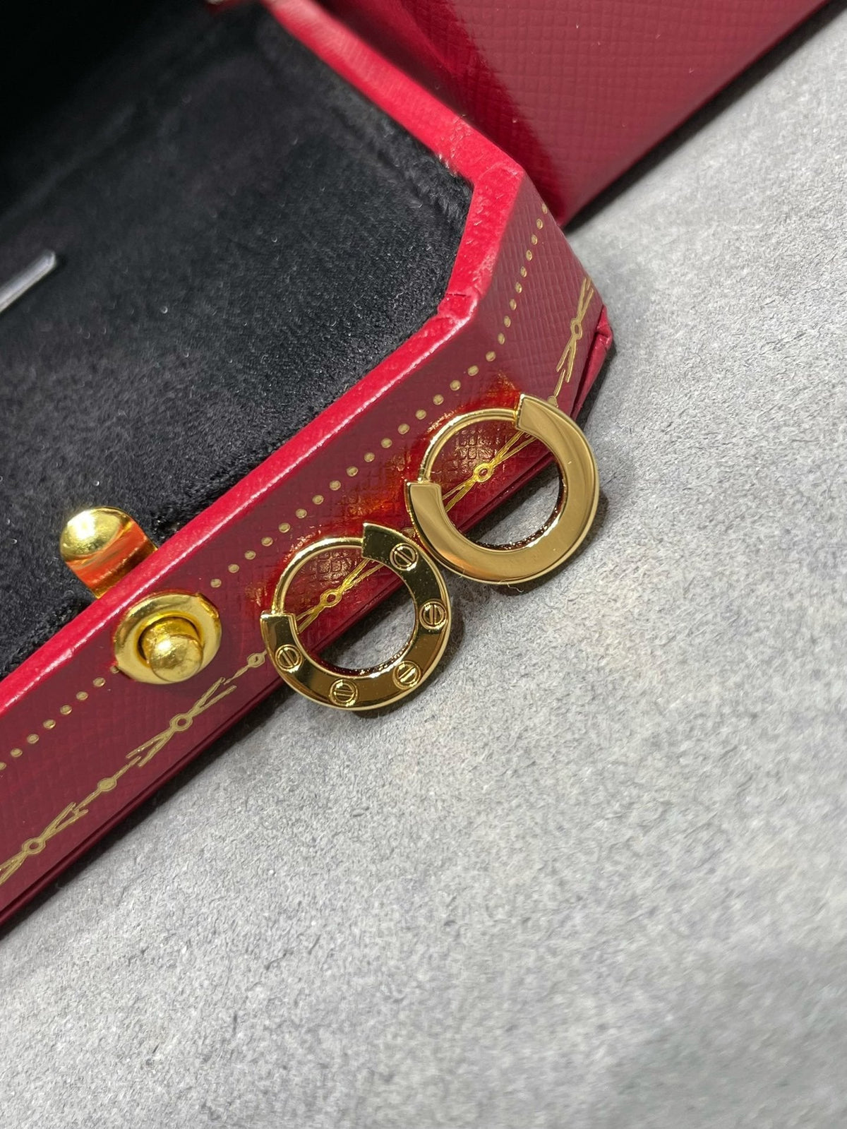 {
"Bling Jewelrys ": "ブリングジュエリー",
"LOVE MINI EARRINGS": "ラブ・ミニ・イヤリング"
}