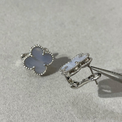 [Bling Jewelrys ]CLOVER CHALCEDONY SILVER STUD EARRINGS