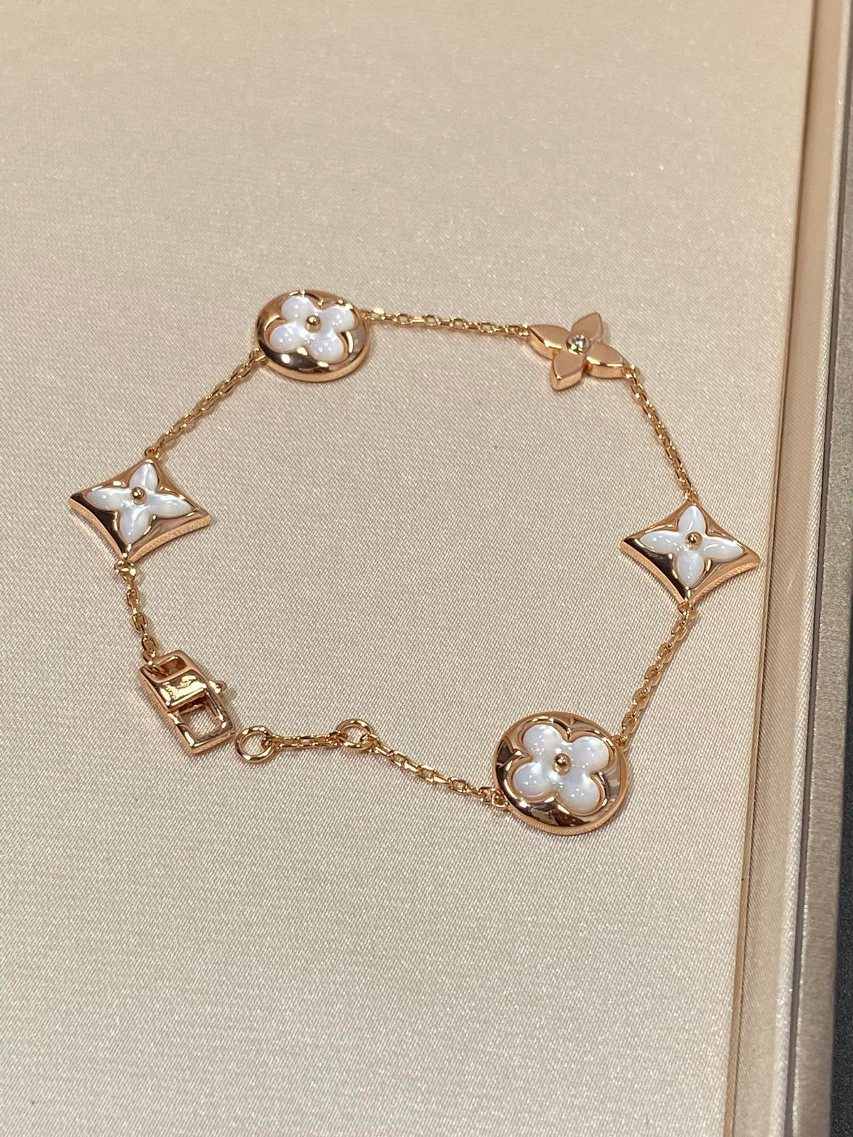 [Bling Jewelrys ]STAR AND SUN 5 MOTIF MOP PINK GOLD BRACELET