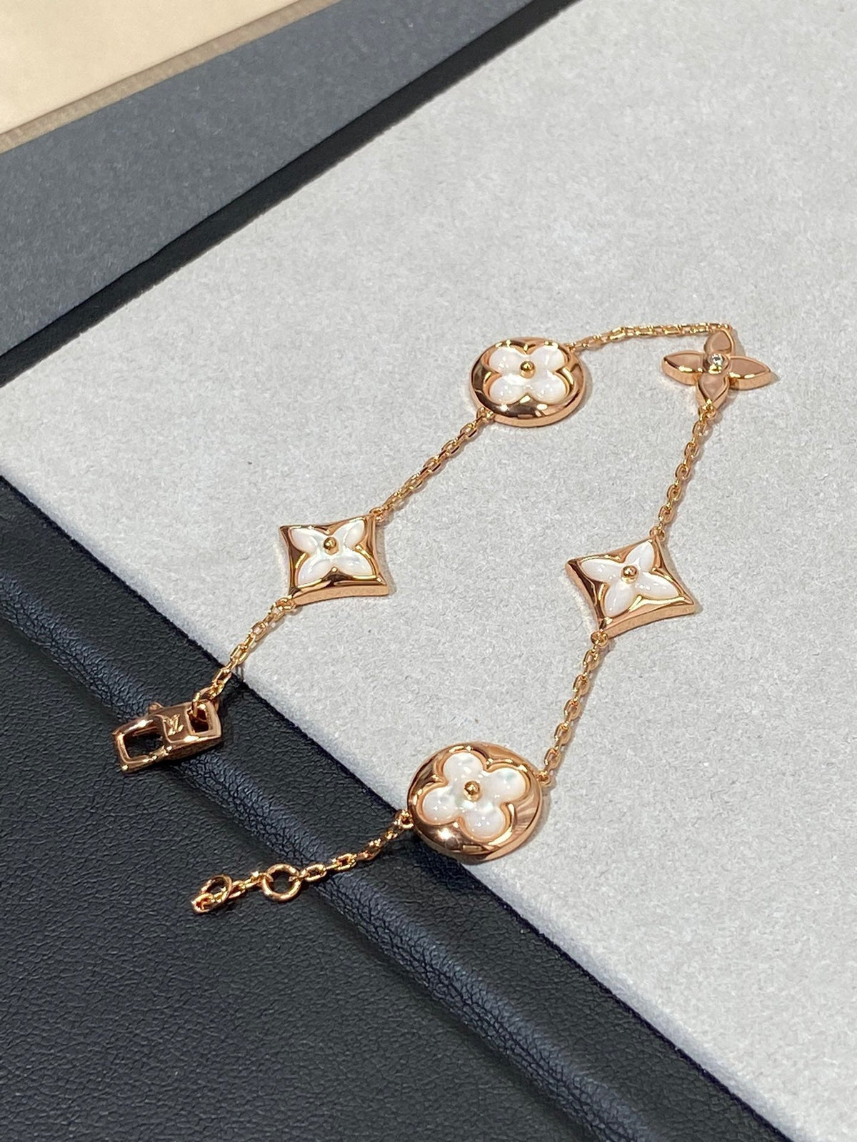 [Bling Jewelrys ]STAR AND SUN 5 MOTIF MOP PINK GOLD BRACELET