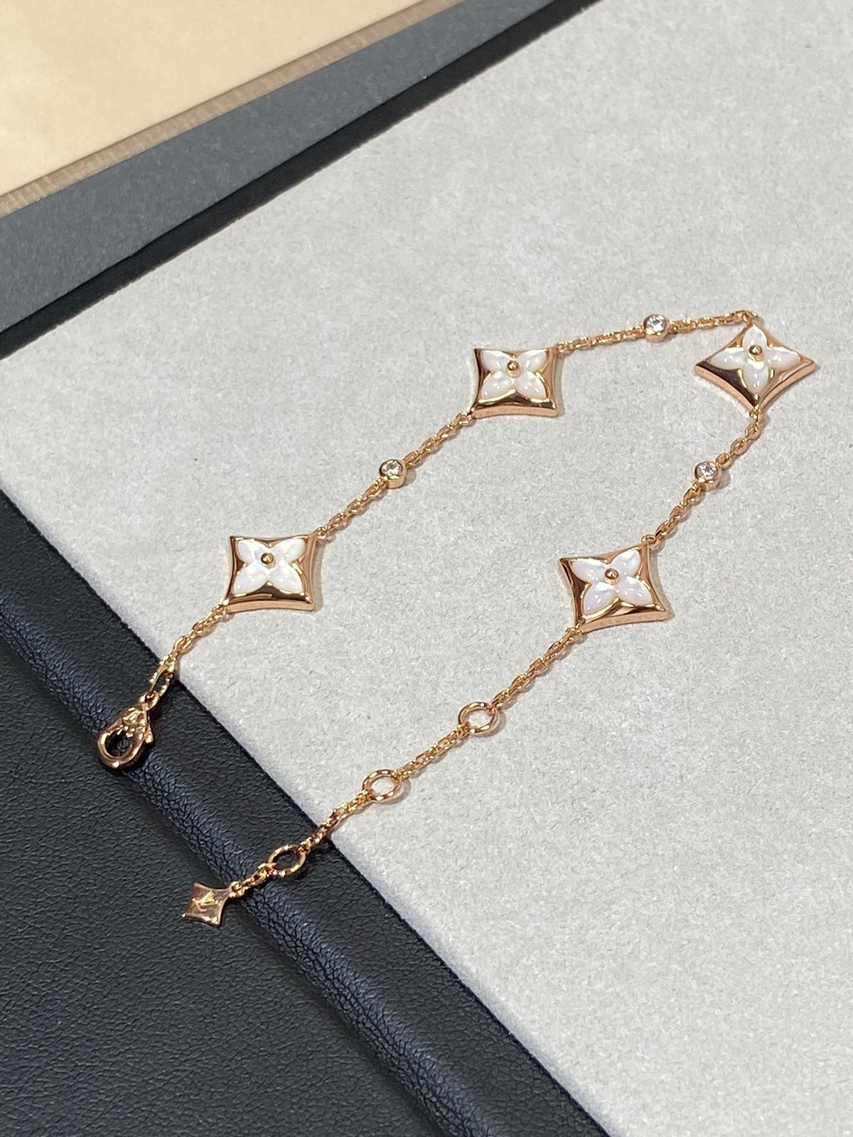 [Bling Jewelrys ]STAR 4 MOTIF MOP DIAMOND PINK GOLD BRACELET