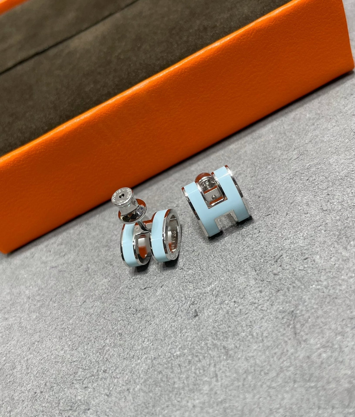 [Bling Jewelrys ]POP H SKY BLUE STUD EARRINGS