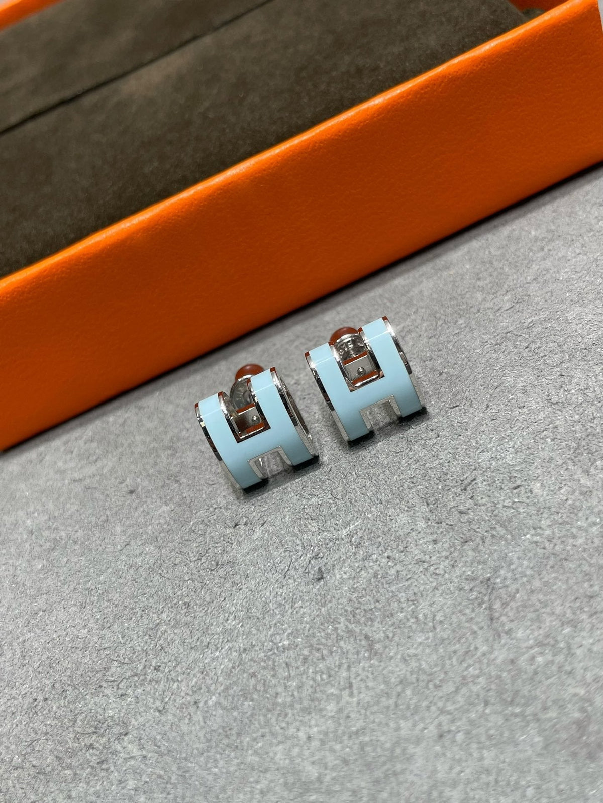 [Bling Jewelrys ]POP H SKY BLUE STUD EARRINGS