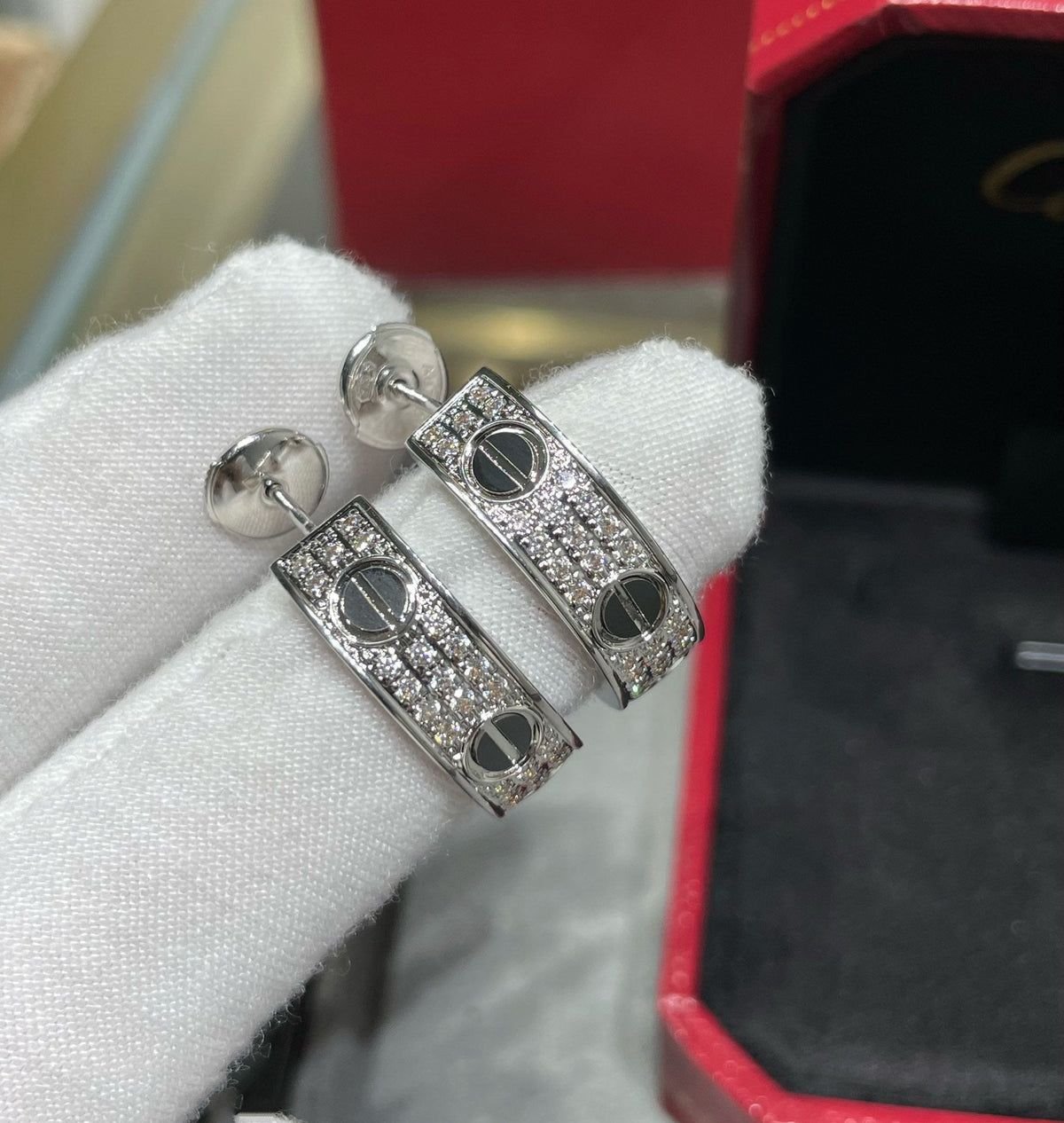 [Bling Jewelrys ]LOVE CERAMIC DIAMOND PAVED SILVER EARRINGS