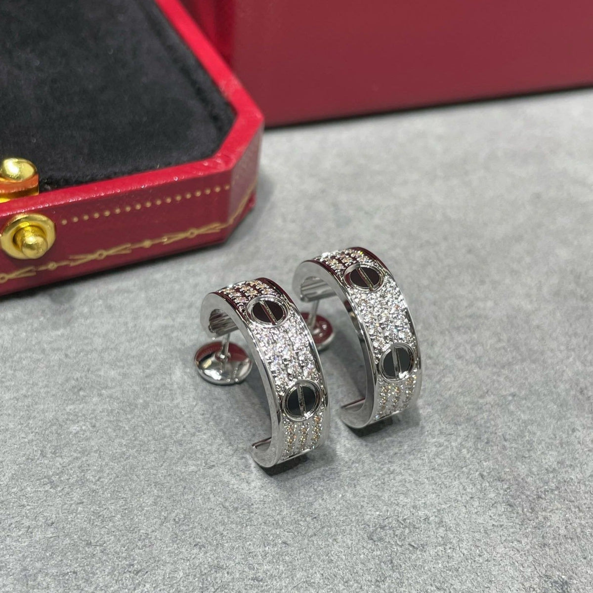 [Bling Jewelrys ]LOVE CERAMIC DIAMOND PAVED SILVER EARRINGS