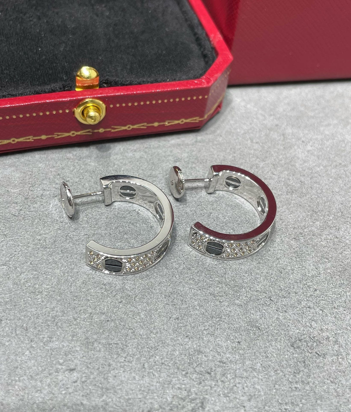 [Bling Jewelrys ]LOVE CERAMIC DIAMOND PAVED SILVER EARRINGS