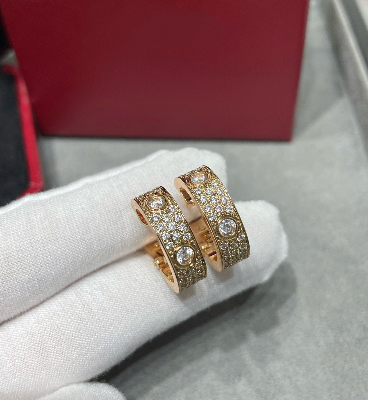 [Bling Jewelrys ]LOVE 5,5 MM DIAMANT-PAVÉ-OHRRINGE