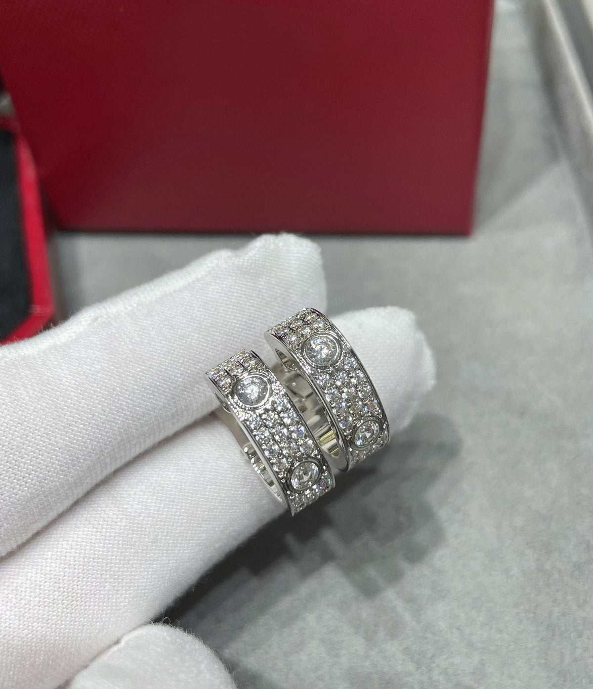 [Bling Jewelrys ]LOVE 5,5 MM DIAMANT-PAVÉ-OHRRINGE