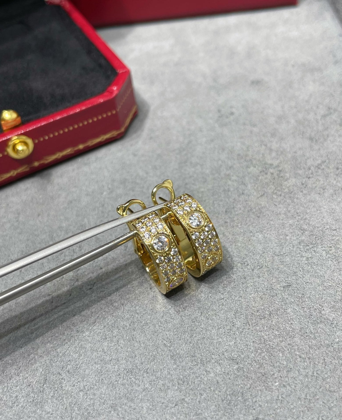 [Bling Jewelrys ]LOVE 5,5 MM DIAMANT-PAVÉ-OHRRINGE